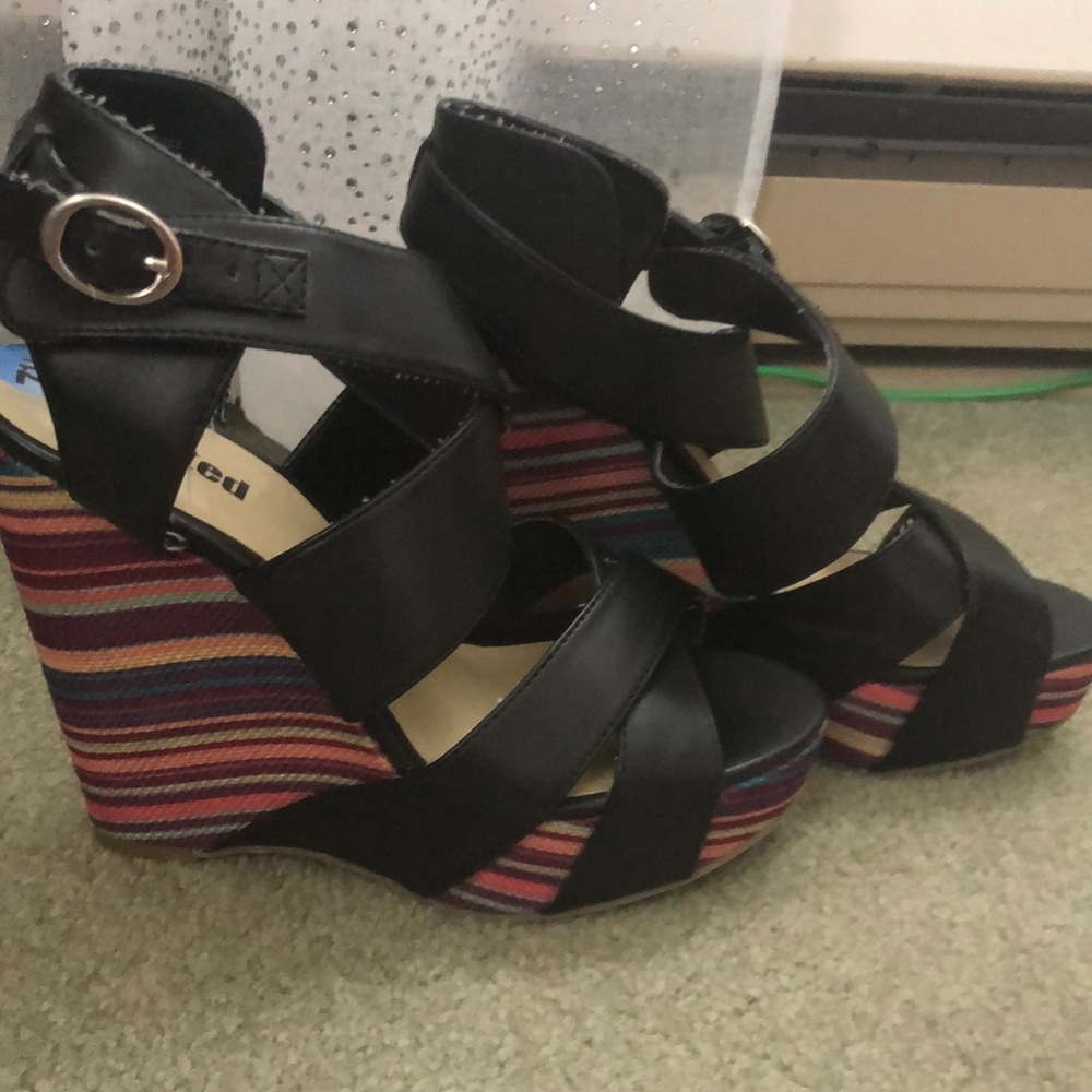 Wedge shoes